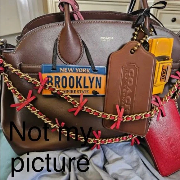 Coach XL hang tag - Picture 3 of 3